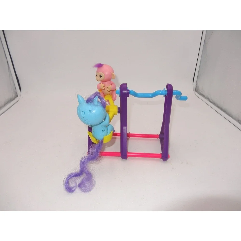 Fingerlings Teeter Totter Playset with‎ Callie Monkey and Coral Unicorn WowWee